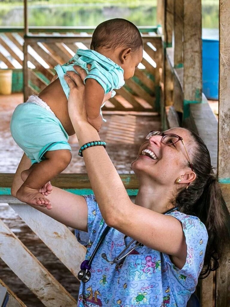 Atendimento entre os ribeirinhos no Amazonas